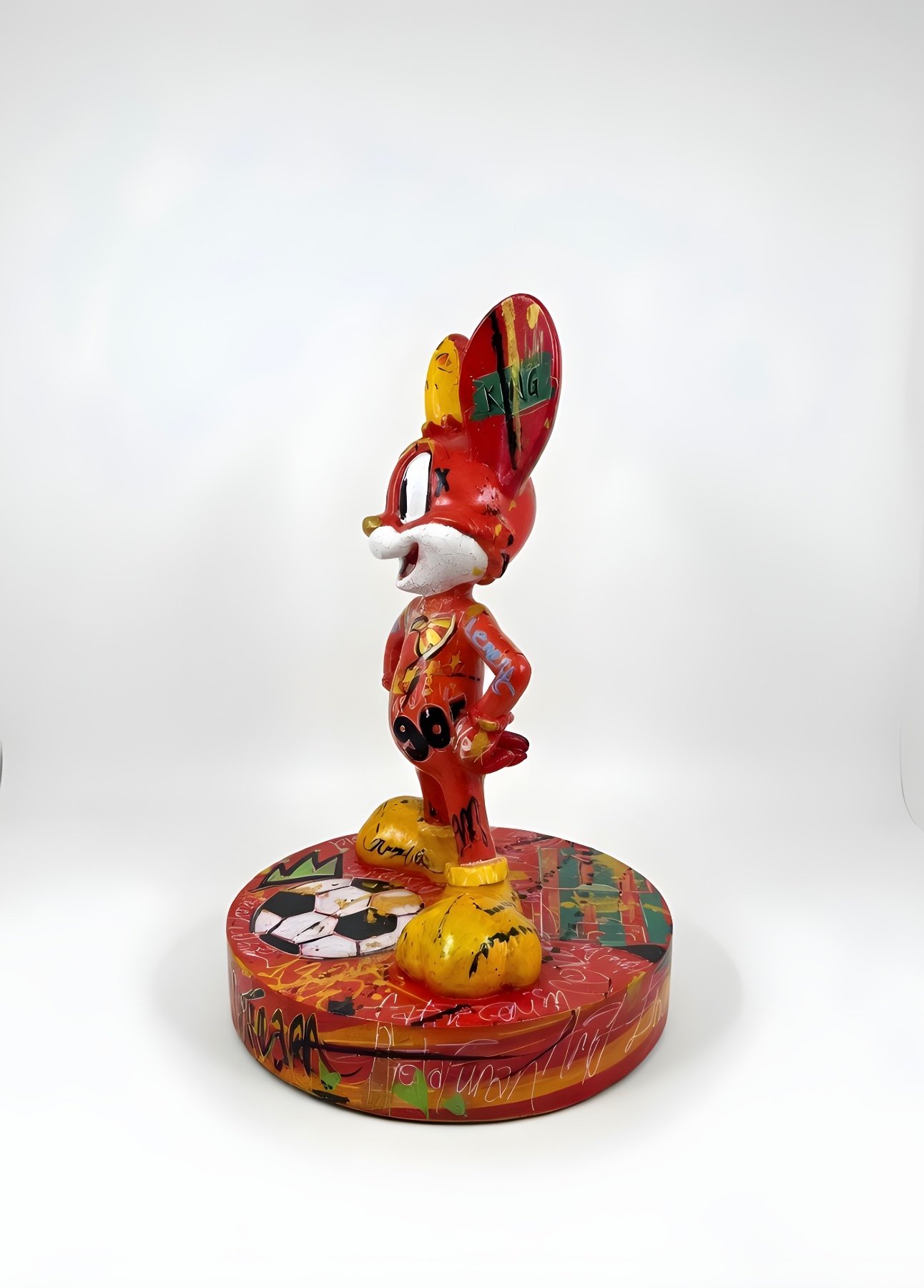 Mr Roo Tor im Fußball NÖ-MR-06, Pop-Art-Skulptur von Nursel Önen